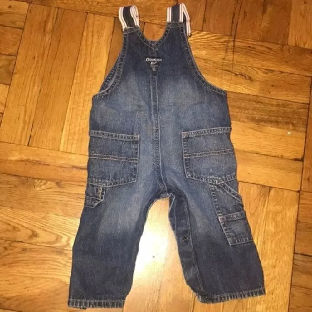 Oshkosh overalls size 9 months​​